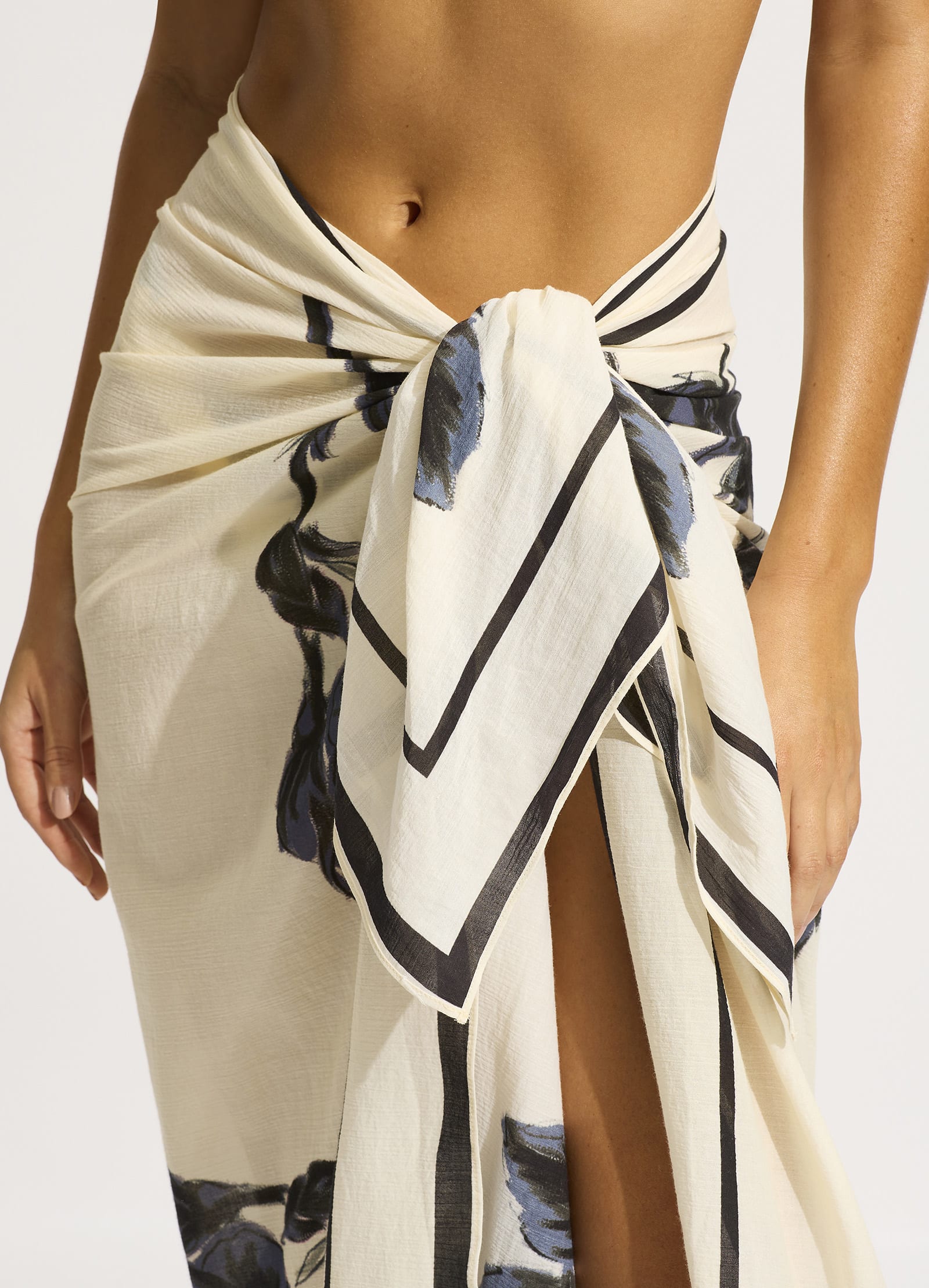 Rococo Sarong - Black - Black view 4