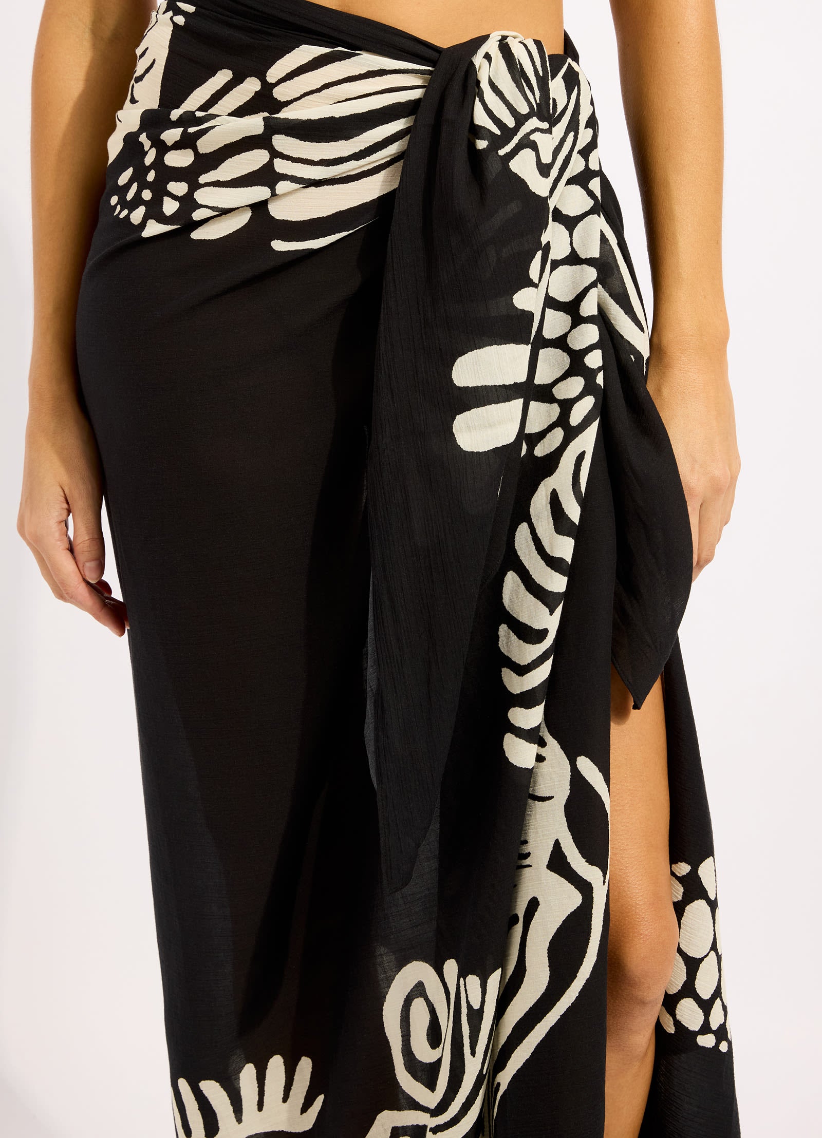 C Shells Sarong - Black view 4