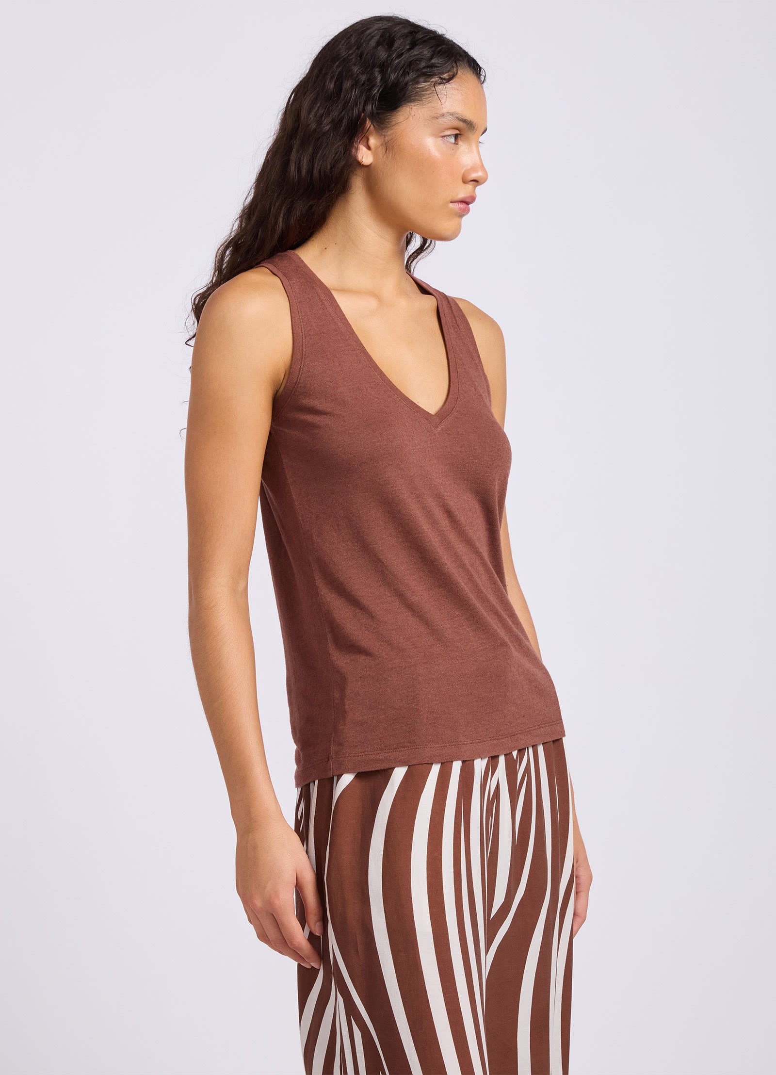 Slub Linen V Neck Tank Top - Cocoa view 3